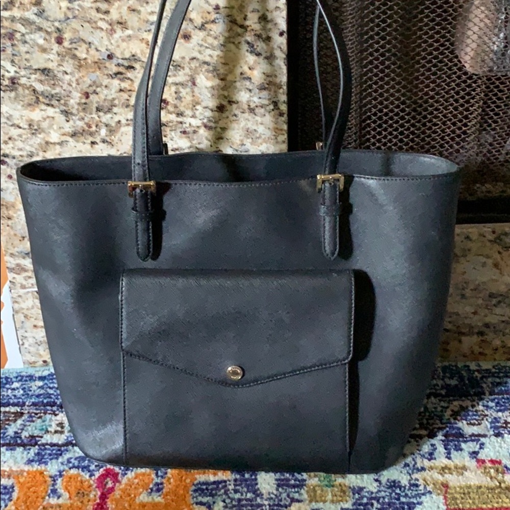 Micheal Kors purse